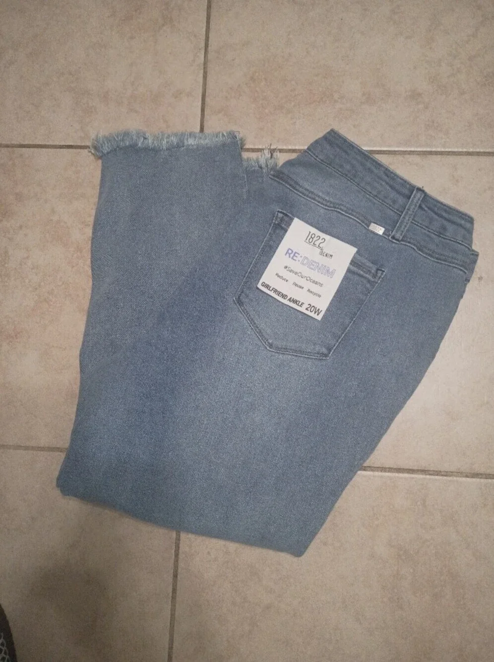 1822 Denim Boyfriend Jeans in Light Blue with White Tee